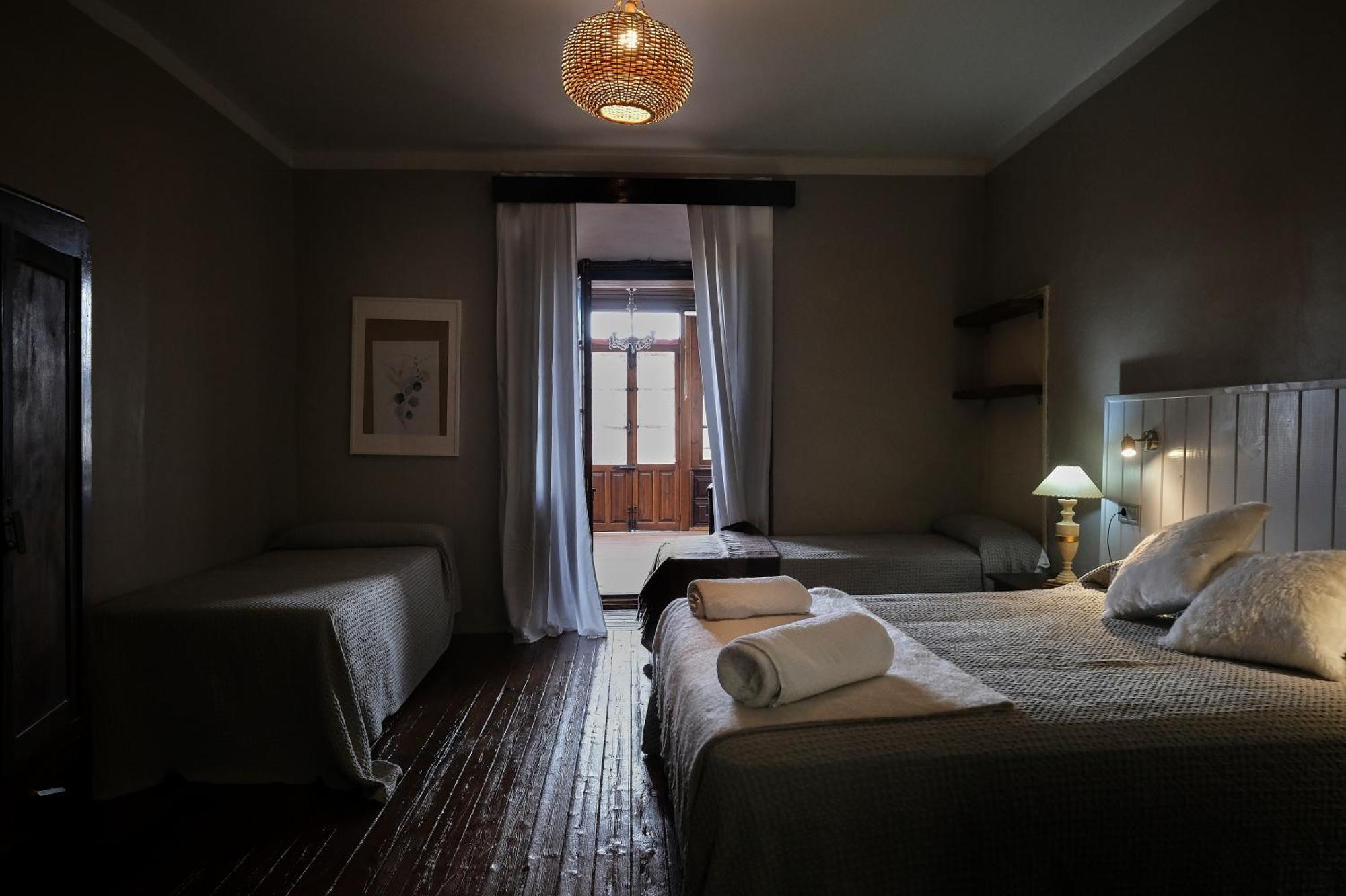 Casa Rural Palacio Conde De Aldana Con Piscina Entre Encinares Y Dehesas Terradillos Kültér fotó