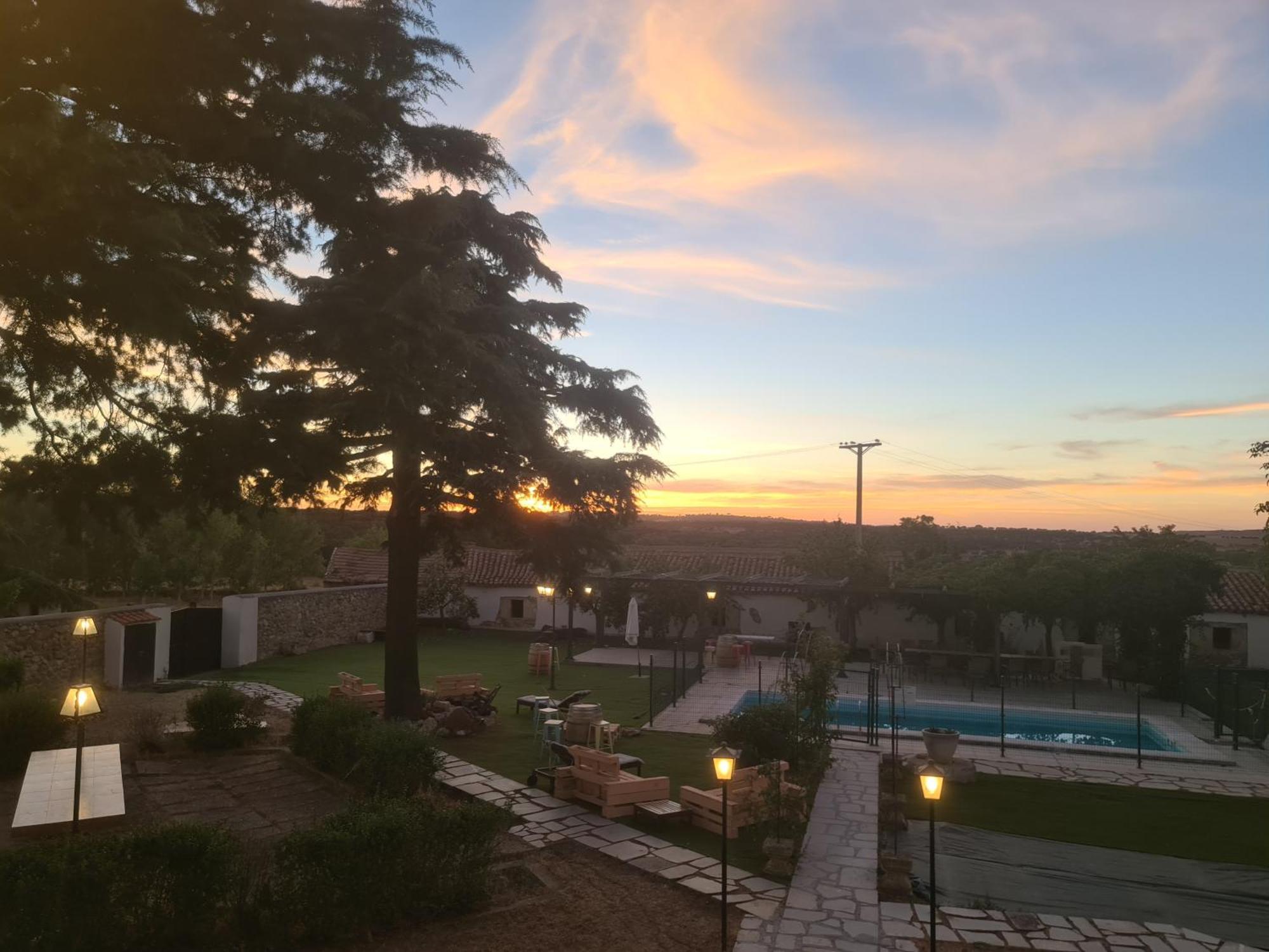 Casa Rural Palacio Conde De Aldana Con Piscina Entre Encinares Y Dehesas Terradillos Kültér fotó
